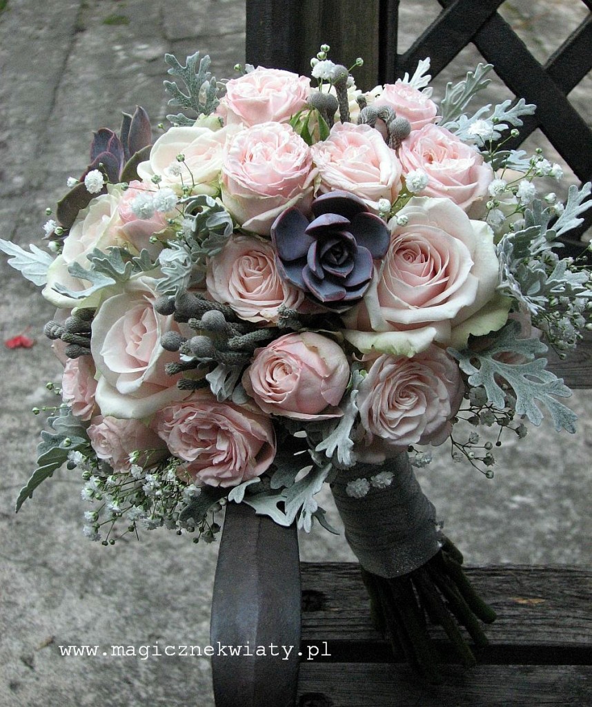 pudrowo różowy bukiet z sukulentem, kraków, bukiet slubny, Magiczne Kwiaty
