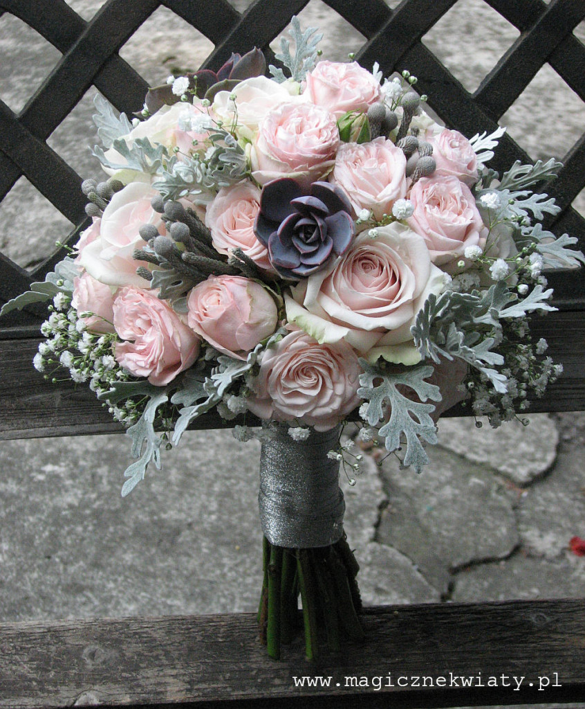 pudrowo różowy bukiet z sukulentem, kraków, bukiet slubny, Magiczne Kwiaty2